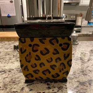 Tyler Candle Grandeur Leopard Warmer.